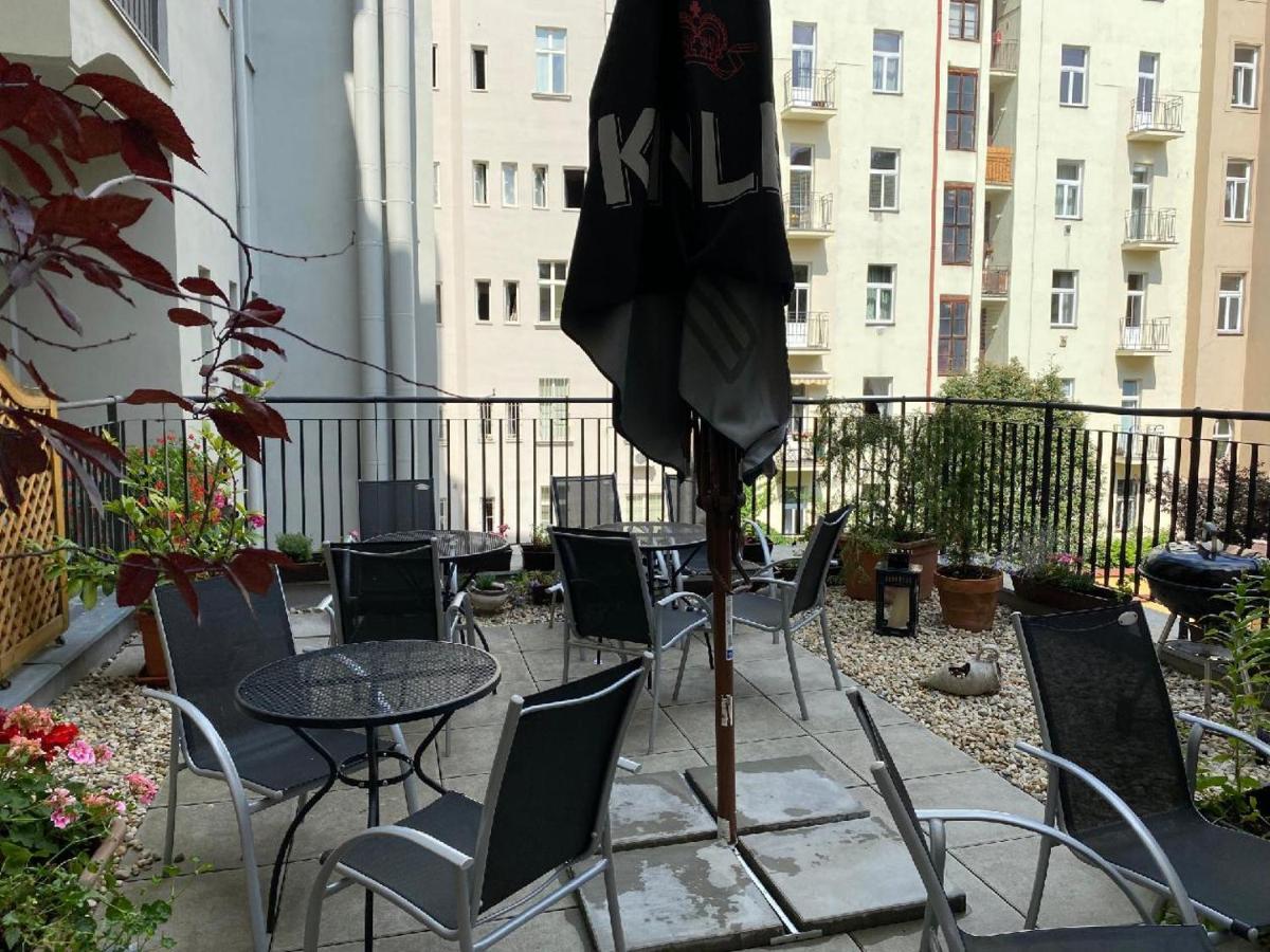 Apartments Cafe No.22 Prag Exterior foto